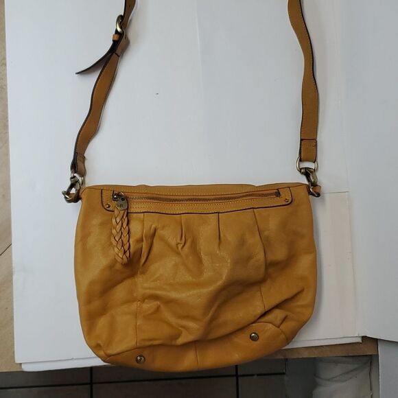 B. MAKOWSKY Saffiano Leather Shoulder Crossbody Fold Over Top Bag - Picture 7 of 10